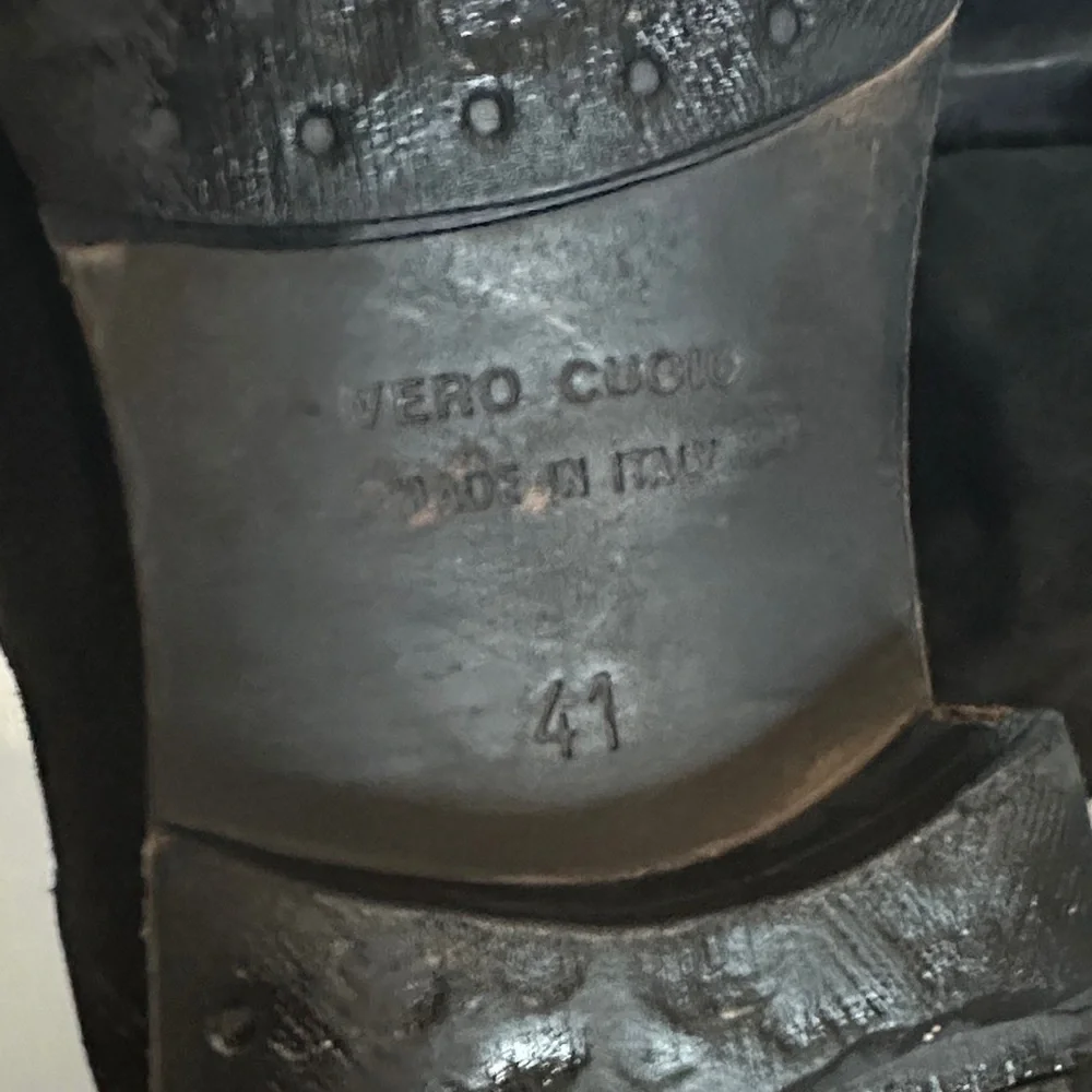 SESTO Muecci black tall boots made of suede material, bedazzled skull EUC 41